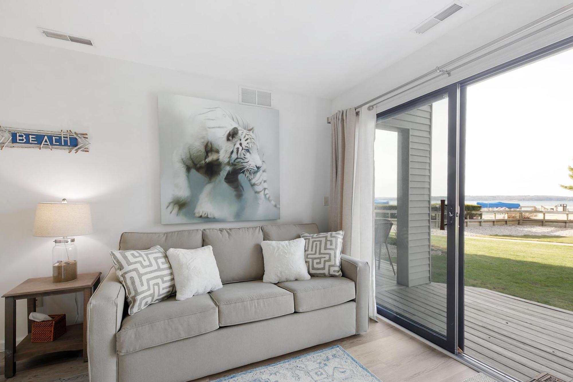 Gorgeous 2 Bedroom Lake View Condo Traverse City Zewnętrze zdjęcie